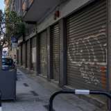 In via Lattanzio, ex via Gondar, la situazione � la stessa: 41 saracinesche abbassate